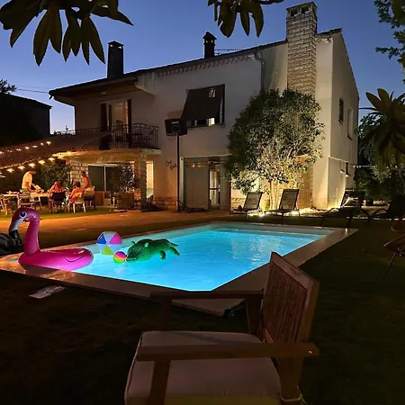 Maison Calme, Piscine Et Festival A Deux Pas 펜션