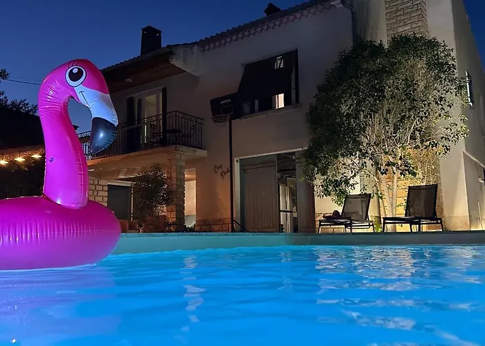 Дом отдыха Maison Calme, Piscine Et Festival A Deux Pas *